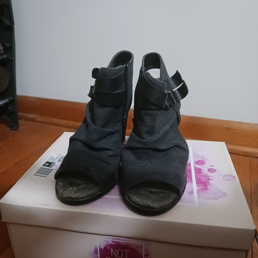 Stylish Black Women's Shoes